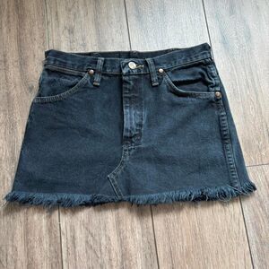 wrangler black denim mini skirt size 28